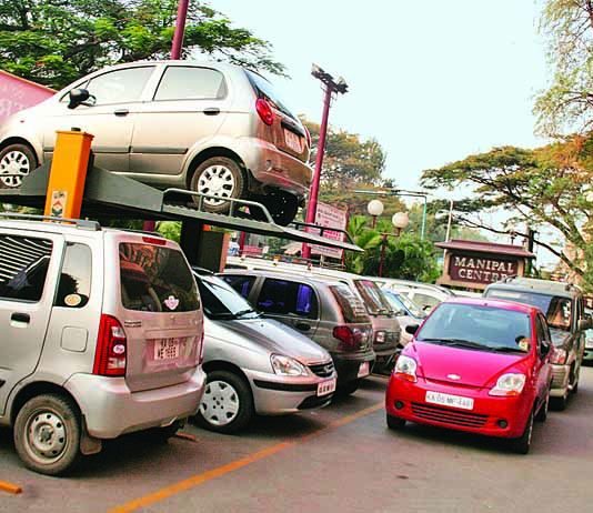Illegal parking and hawking: A recipe for decongesting Mumbai and Delhi